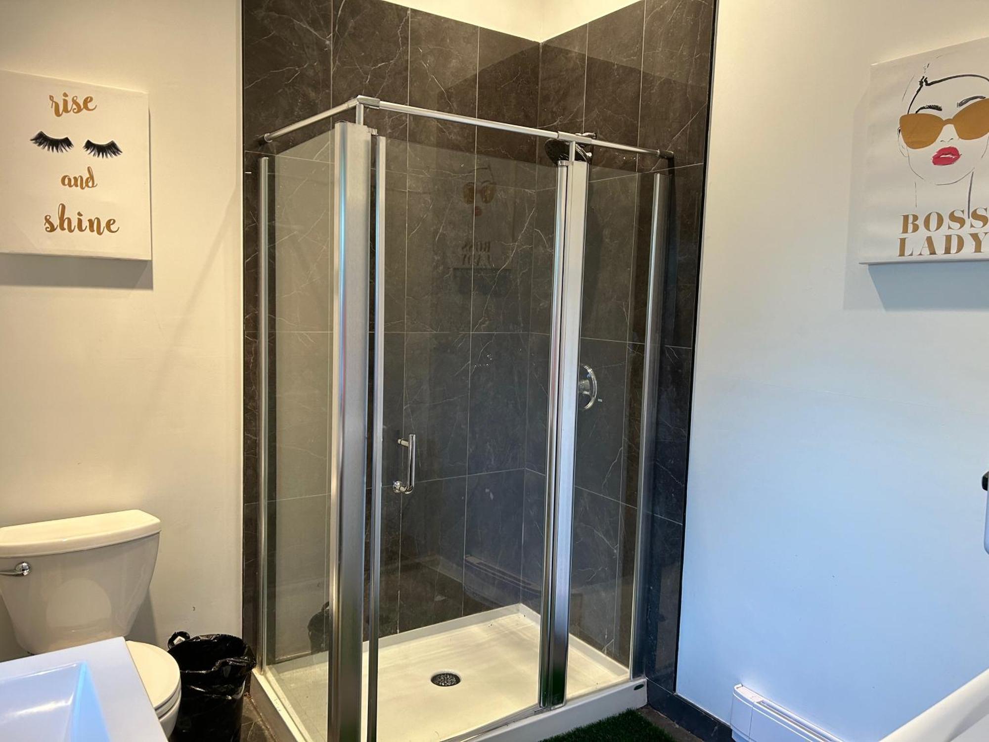 Seymour Private Bedroom, Ensuite Bathroom With Shared Pool, Hot Tub With Views Βόρειο Βανκούβερ Εξωτερικό φωτογραφία