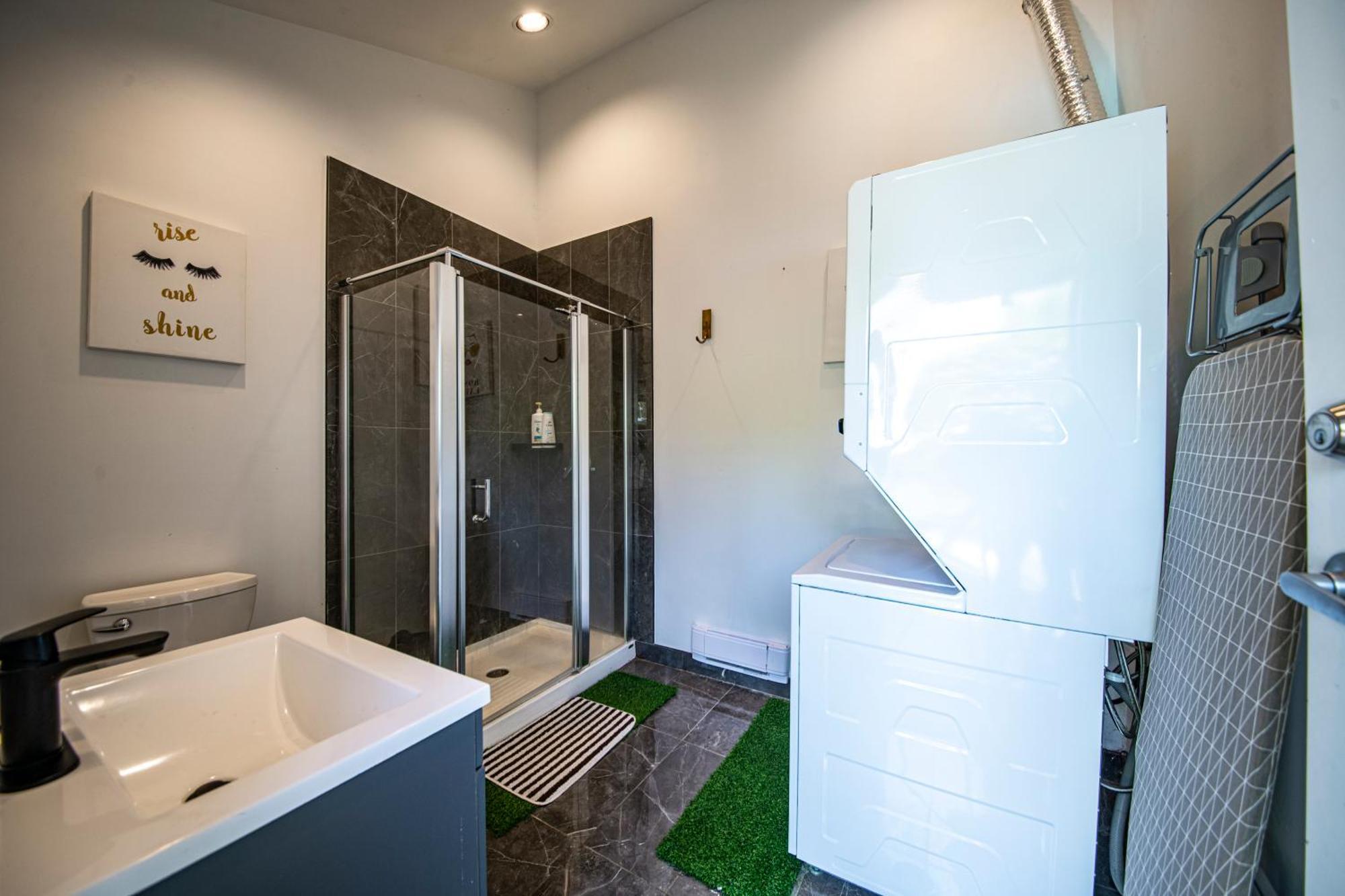 Seymour Private Bedroom, Ensuite Bathroom With Shared Pool, Hot Tub With Views Βόρειο Βανκούβερ Εξωτερικό φωτογραφία